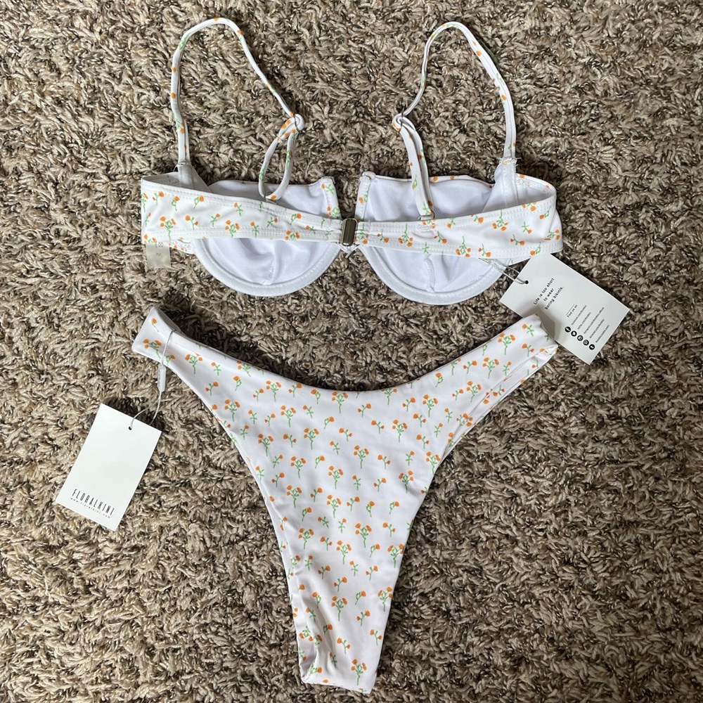 NWT Floralkini swimsuit - Picture 2 of 5
